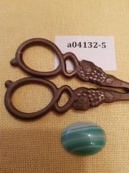 а04132-5 Магнит для игл (Кабошон из агата тонированного зеленый, 18*25*9мм)