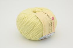 Пряжа ПЕХОРКА Ласковое детство // 070 // 64 // Светлый лимон